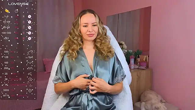 Hloya Mei online show from 15, 9, 2025