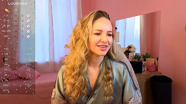 Hloya Mei online show from 26, 9, 2025