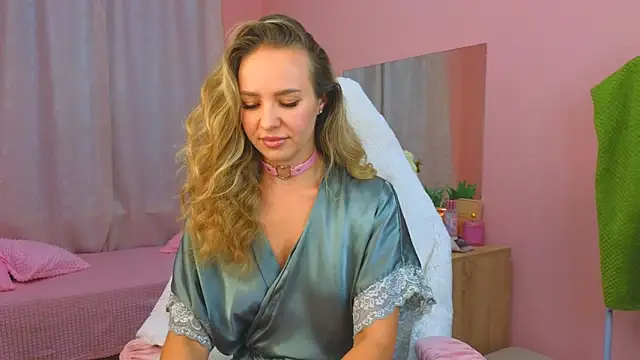 Hloya Mei online show from 8, 10, 2025