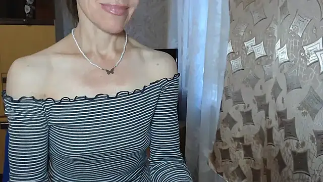 Two Sisters online show from 17, 9, 2025