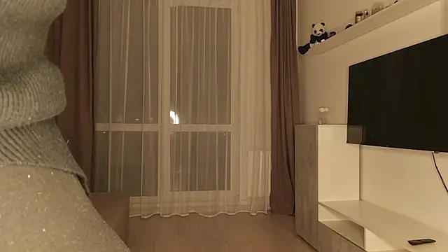 Sugarpeaach online show from 10, 11, 2025