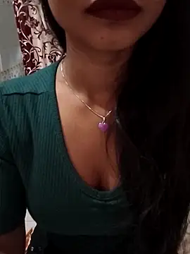 Itz Mayra  online show from 13, 11, 2025