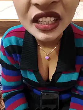 Itz Mayra  online show from 18, 11, 2025