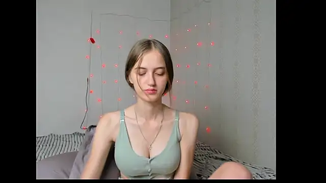 Snapshot of dreamy_pollyyy chatting on 4, 7, 2026 dreamy pollyyy online show from 4, 7, 2026