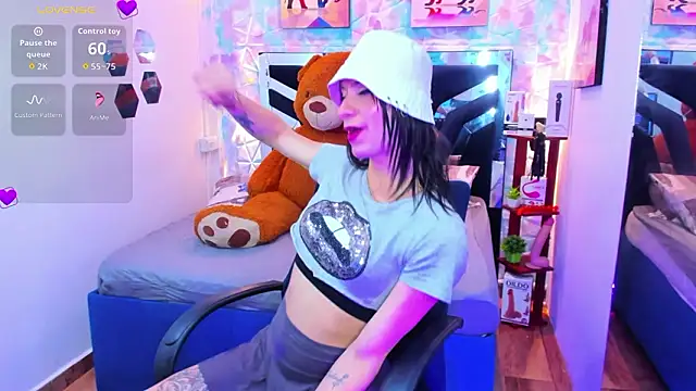 Charlotte Landry   online show from 28, 2, 2026