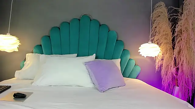 LunaBloomn online show from 20, 10, 2025