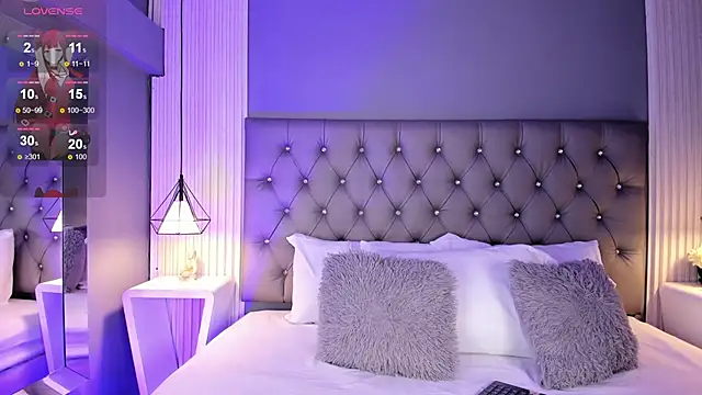 LunaBloomn online show from 15, 12, 2025