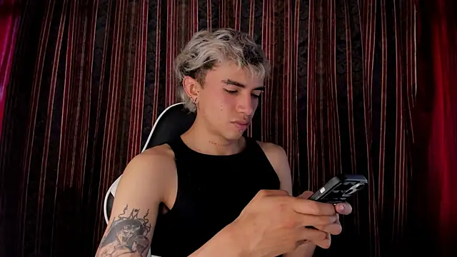 guynextdo0r online show from 21, 12, 2025