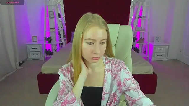 Snapshot of Alina_Blonde chatting on 16, 6, 2026 Alina Blonde online show from 16, 6, 2026