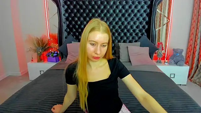 Snapshot of Alina_Blonde chatting on 20, 6, 2026 Alina Blonde online show from 20, 6, 2026