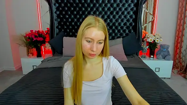 Snapshot of Alina_Blonde chatting on 27, 6, 2026 Alina Blonde online show from 27, 6, 2026