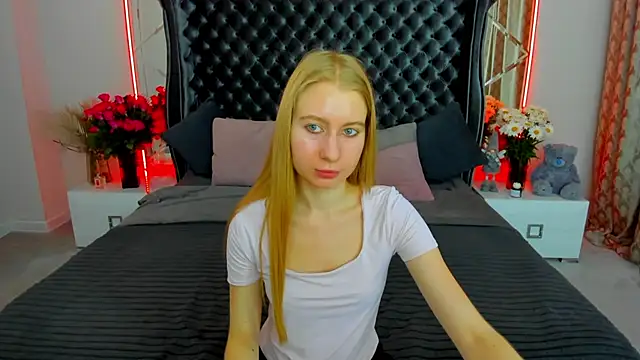 Snapshot of Alina_Blonde chatting on 27, 6, 2026 Alina Blonde online show from 27, 6, 2026