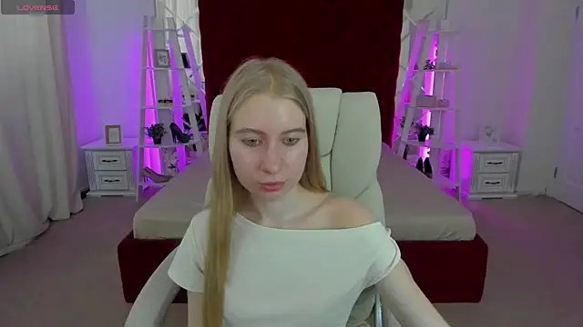 Snapshot of Alina_Blonde chatting on 20, 7, 2026 Alina Blonde online show from 20, 7, 2026