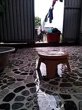 Lauraa-a online show from 20, 10, 2025