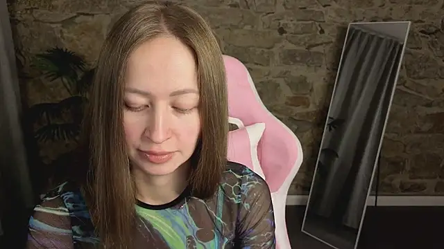 bella li   online show from 23, 12, 2025