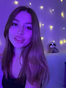 Elizabeth Tay online show from 18, 10, 2025