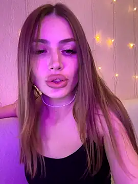 Elizabeth Tay online show from 23, 11, 2025