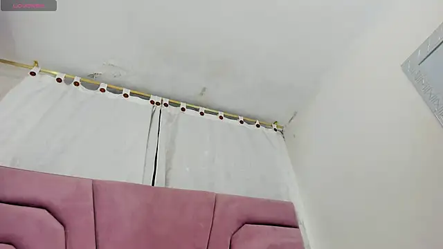 Snapshot of miajhonsonx chatting on 8, 5, 2026 miajhonsonx online show from 8, 5, 2026