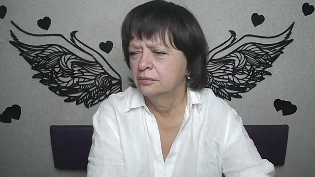 Snapshot of MaltaFora chatting on 4, 10, 2025 MaltaFora online show from 4, 10, 2025