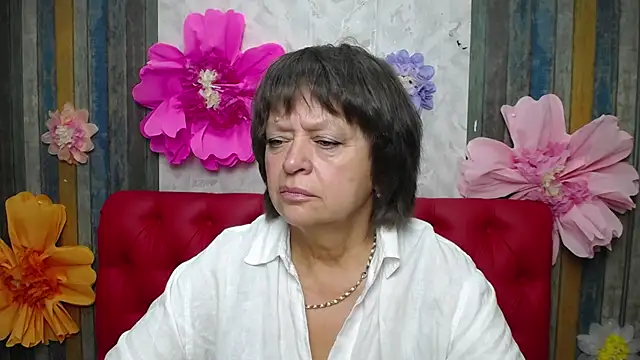 Snapshot of MaltaFora chatting on 5, 10, 2025 MaltaFora online show from 5, 10, 2025