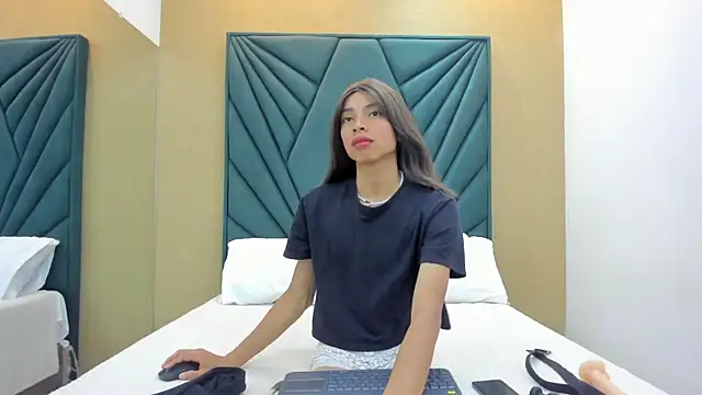 iris scott1 online show from 27, 9, 2025