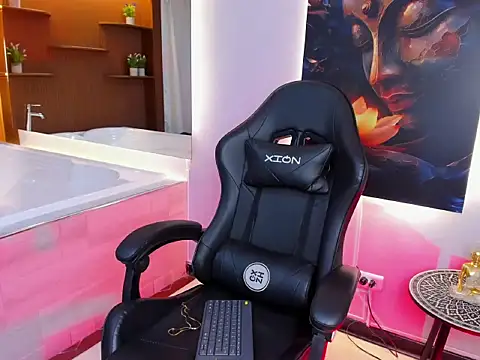 Isa Rouse   online show from 11, 10, 2025