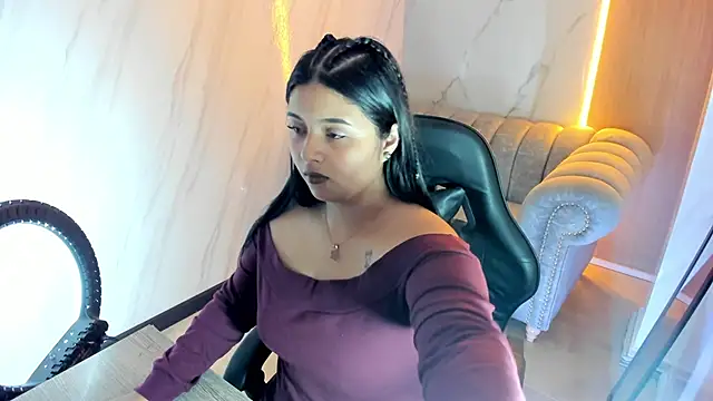 mia hot tf online show from 2, 10, 2025