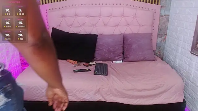 sheyla  ebony online show from 6, 11, 2025