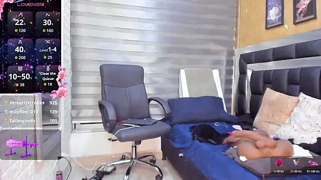 Snapshot of sheyla__ebony chatting on 27, 5, 2026 sheyla ebony online show from 27, 5, 2026