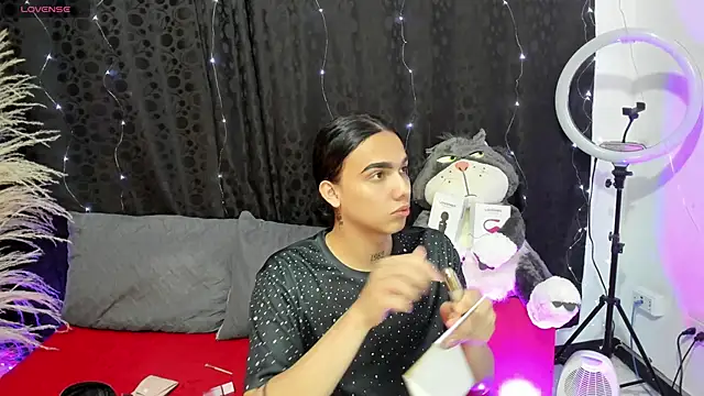 Snapshot of Almaazz chatting on 11, 5, 2026 Almaazz online show from 11, 5, 2026