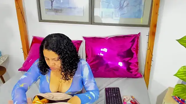 ElianaCollins online show from 16, 11, 2025