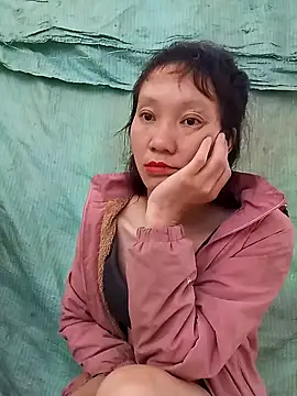 Snapshot of bonnie-00 chatting on 4, 10, 2025 bonnie-00 online show from 4, 10, 2025