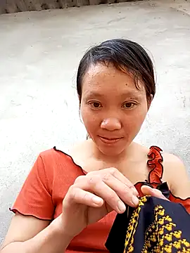 Snapshot of bonnie-00 chatting on 13, 10, 2025 bonnie-00 online show from 13, 10, 2025