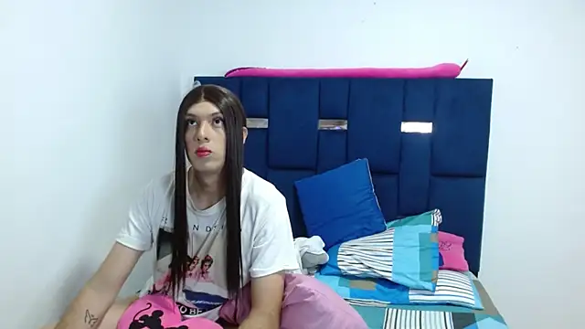 PinkLuna LolaBloom online show from 8, 1, 2026