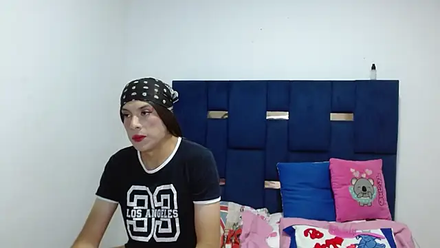 PinkLuna LolaBloom online show from 5, 4, 2026