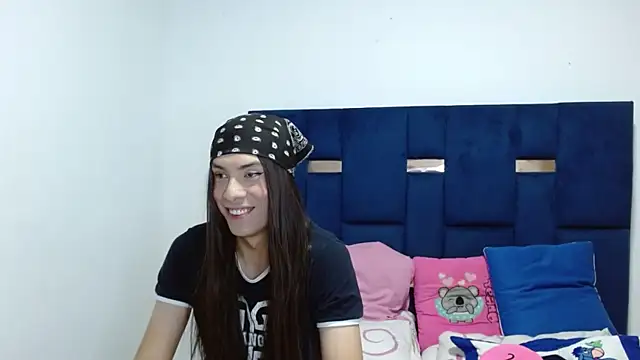 Snapshot of PinkLuna_LolaBloom chatting on 8, 5, 2026 PinkLuna LolaBloom online show from 8, 5, 2026