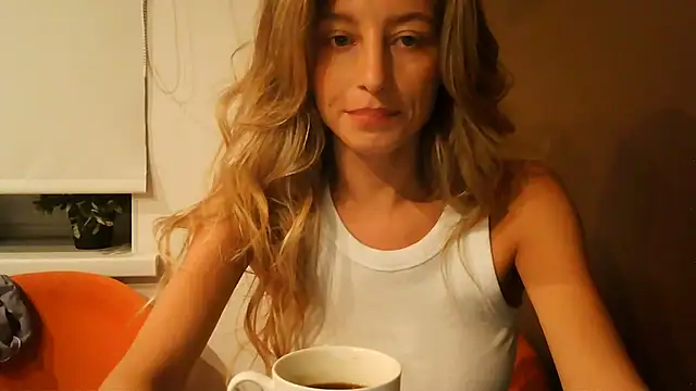 Snapshot of Miralyn chatting on 23, 9, 2025 Miralyn online show from 23, 9, 2025