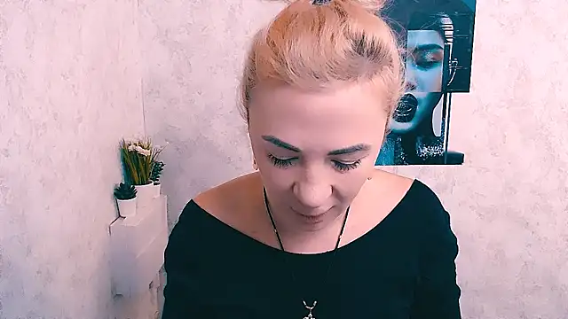 EmmaCat  online show from 4, 12, 2025