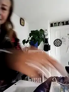 LaraCaliente online show from 4, 10, 2025