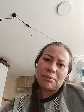 Snapshot of LaraCaliente chatting on 10, 7, 2026 LaraCaliente online show from 10, 7, 2026