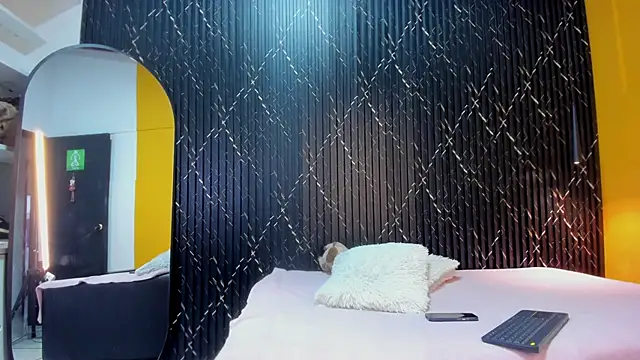 Miss Ariaa online show from 5, 11, 2025