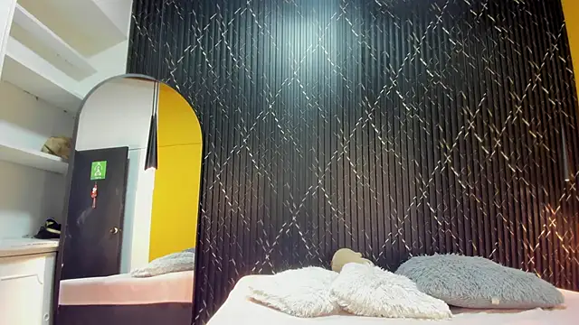 Miss Ariaa online show from 6, 11, 2025