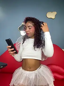 PrettyTiana  online show from 10, 10, 2025