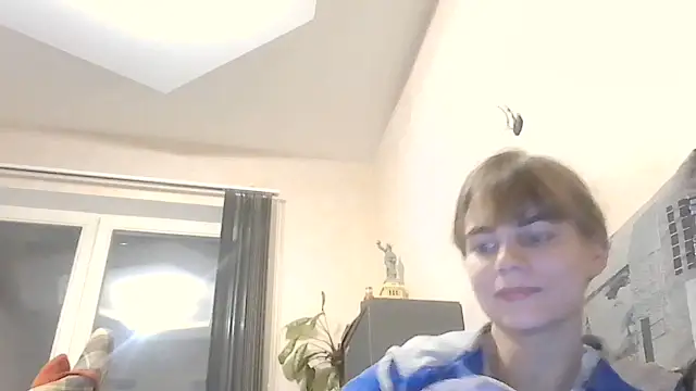 Snapshot of Loriven chatting on 8, 11, 2025 Loriven online show from 8, 11, 2025
