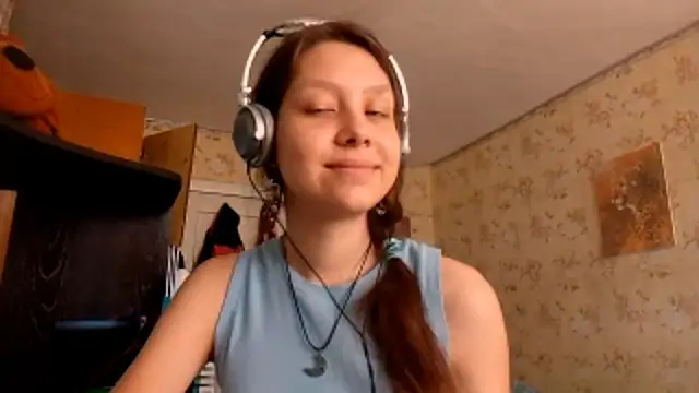 QutieDaSweet online show from 17, 9, 2025