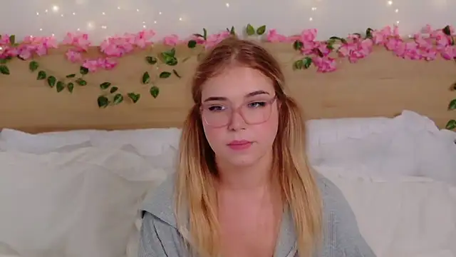 Lilith Bonheur online show from 19, 12, 2025