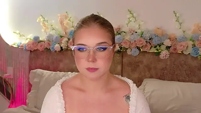 Lilith Bonheur online show from 25, 4, 2026