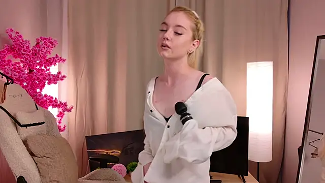 Flirty lee online show from 27, 10, 2025