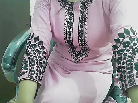 short girl  online show from 19, 3, 2026