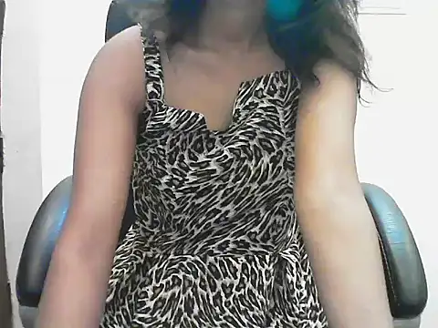 short girl  online show from 25, 5, 2026